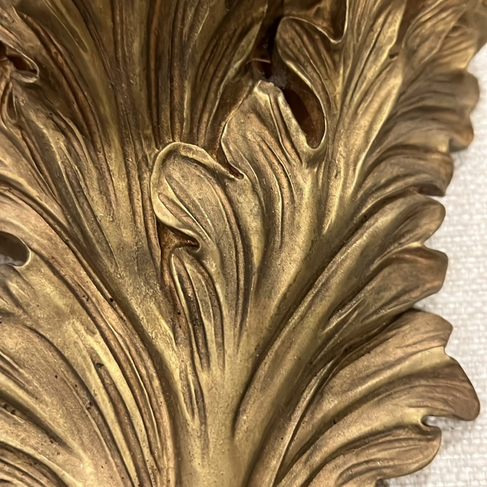Sophisticated Ornate Wood Gold Gilt Wall Sconce | Antique Gold | 9”H x 7”W x 4”D - Picture 4 of 8